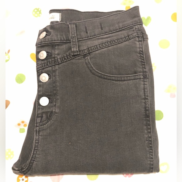 Madewell 10" High-Rise Yoke Detail Button Front Roadtripper Jeans - Picture 3 of 15